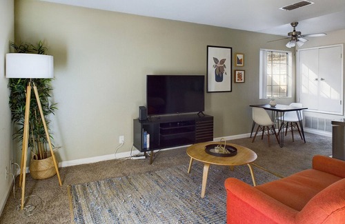 Walnut Creek Apartamento | Furnished 1BR in Walnut Creek, Pool + Parking