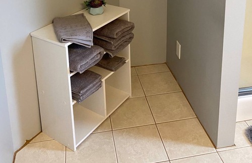 Quincy Apartamento | Furnished 2 Bedroom Apartment Centrally Located