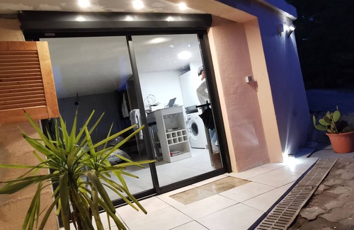 Eguilles Apartamento | Furnished 20 m2 independent studio in village house for rent by the week
