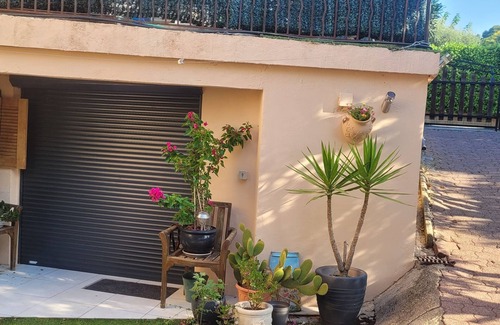 Eguilles Apartamento | Furnished 20 m2 independent studio in village house for rent by the week