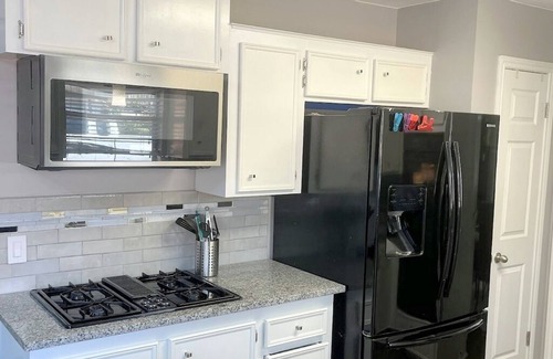 Memorial Parkway Casa | Furnished 4BR/4.5BA Home w/Private Pool & King Suites – Family & Work Ready