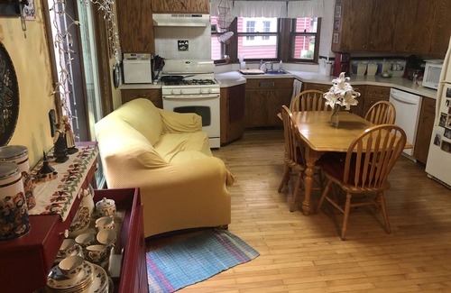 Appleton Casa | Furnished 5 BR home Appleton WI Avail. Jan 11-April 30, 2026. Prefer 3 mo rental