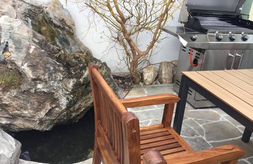 Pardubice Casa | Alojamiento amueblado con piscina cubierta.