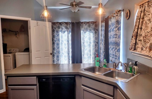 Concord Casa | Amueblado, Todo Util Incl Corporativo / Corto Plazo 4 Bdrm Inicio / Gran Escuela!
