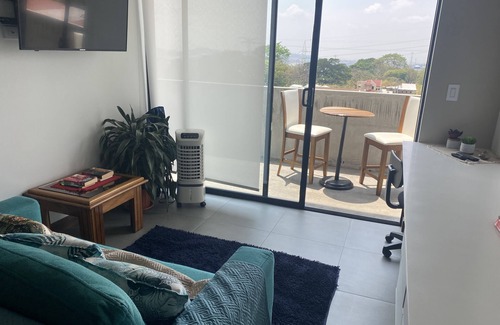 Vuelta de Jorco Apartamento | Furnished and Peaceful Gem Between Airport and Sabana/ Apartment/free Parking