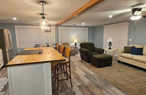 Palmetto Casa | Furnished and Updated 2 bed 2 baths in Colony Cove, Ellenton, FL