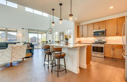 Grand Elk Ranch Casa | Furnished Deck and Hot Tub Chic Granby Home!