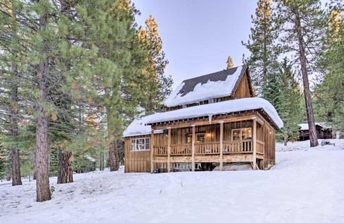 Truckee Casa | Furnished Deck Cabin on Northstar Shuttle Route!