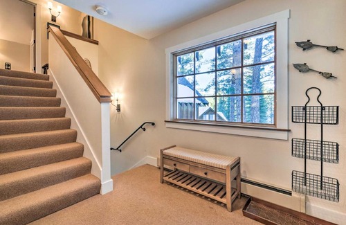 Truckee Casa | Furnished Deck Cabin on Northstar Shuttle Route!