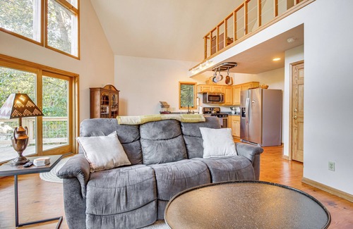 Flippin Cabina | Furnished Deck & On-Site Creek: Rae Valley Cabin
