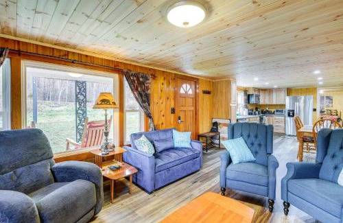 Cosby Casa | Furnished Deck Rustic Cabin in Cosby!