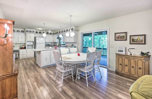 Hot Springs Village Cabaña | Furnished Deck w/ Views: Hot Springs Cottage