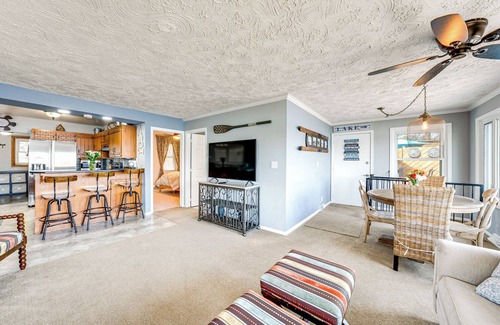 Mukwonago Casa | Furnished Deck w/ Views: Mukwonago Lake House!