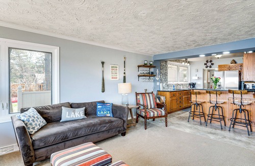 Mukwonago Casa | Furnished Deck w/ Views: Mukwonago Lake House!