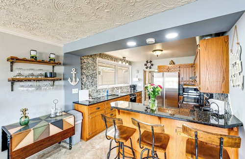 Mukwonago Casa | Furnished Deck w/ Views: Mukwonago Lake House!