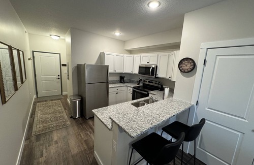 Bettendorf Apartamento | Furnished Executive Studio Apartment on the Duck Creek Bike Path in Bettendorf.