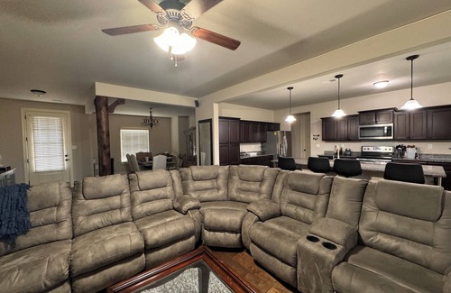 Ellendale Casa | Furnished Home with 4 Bedrooms and Prime Location for Nurses & Executives