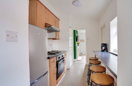 Newbottle Casa | Furnished house Free parking 6 Guest