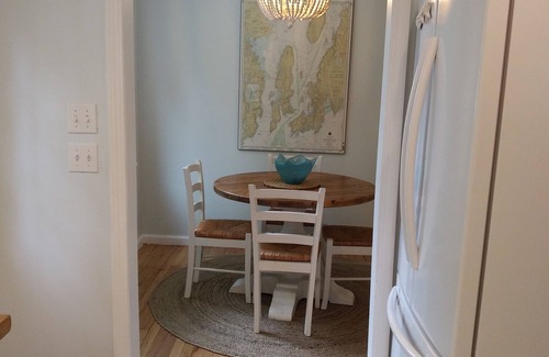 Fifth Ward Casa | Furnished Newport Beach Cottage- 3 Month Rental. March, April, May only 2024.