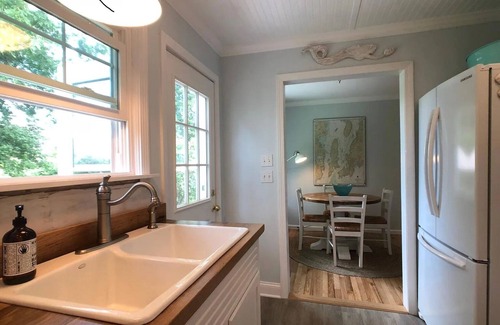 Fifth Ward Casa | Furnished Newport Beach Cottage- 3 Month Rental. March, April, May only 2024.