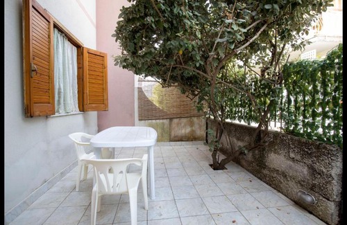 Santa Tecla Apartamento | Furnished open-space apartment near the sea and commercial points