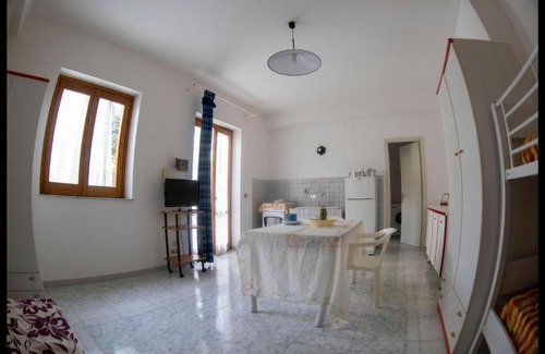 Santa Tecla Apartamento | Furnished open-space apartment near the sea and commercial points