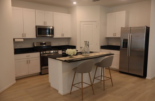 Missouri City Casa | Furnished Private Room in Missouri City, TX Located Near Major Attractions.