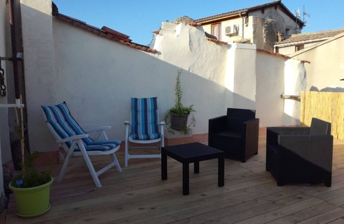 Pont-Saint-Esprit Apartamento | Estudio amueblado de 25 m2 con azotea.