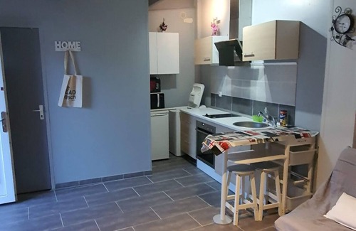 Puiseux-en-France Apartamento | Furnished studio 10 minutes from Parc Astérix by car.