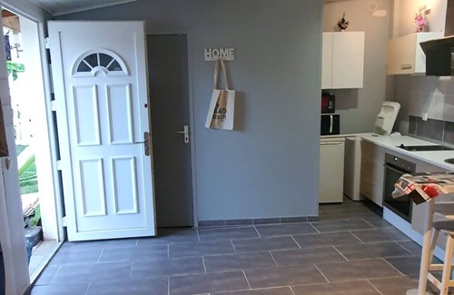 Puiseux-en-France Apartamento | Furnished studio 10 minutes from Parc Astérix by car.