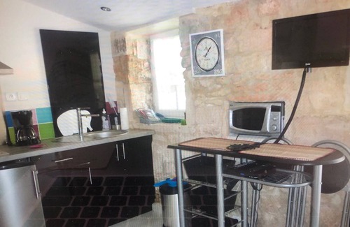 Geay Apartamento | FURNISHED STUDIO IN CHARMING GITE