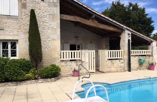 Geay Apartamento | FURNISHED STUDIO IN CHARMING GITE