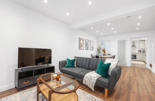 Hemel Hempstead Casa | Furnished Terraced House near Public Attractions, 5 min to Public Transport