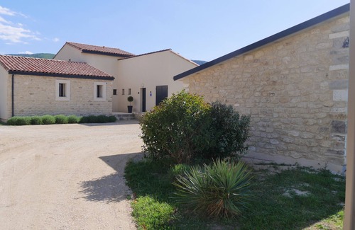 Oppede Cabaña | Alojamiento turístico amueblado clasificado 4 * para 4-5 personas, piscina con vistas al Luberon