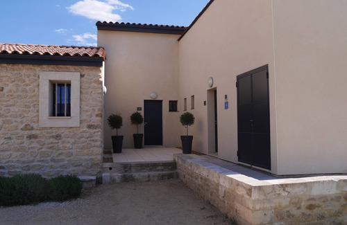 Oppede Cabaña | Alojamiento turístico amueblado clasificado 4 * para 4-5 personas, piscina con vistas al Luberon