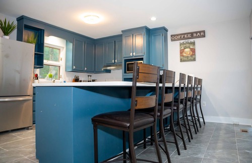 High Point Casa | Furniture MKT PTI airport spacious with acreage