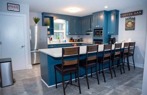 High Point Casa | Furniture MKT PTI airport spacious with acreage