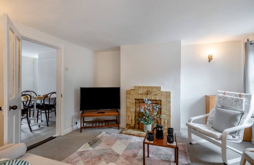 Hopton Casa | Furtherfield - Two Bedroom House, Sleeps 3