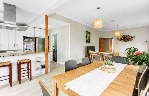 Avondale Casa | Spacious Family Retreat in City | Netflix | WiFi |