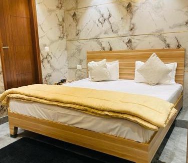 Lajpat Nagar III Hotel | Fusion fox stay
