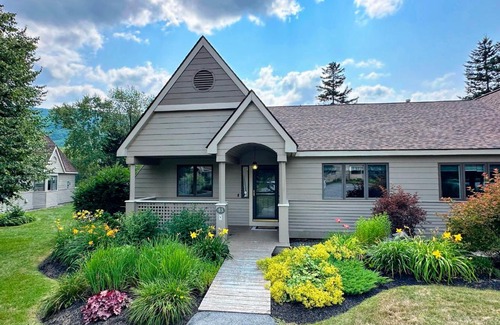Rye Beach Casa | FV43 Bretton Woods single level home with AC on golf course