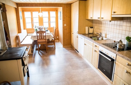 Hasliberg Reuti Apartamento | FWH acogedor. en un lugar tranquilo para 2-7 pers. cerca de los ferrocarriles de montaña Precio 75to-140mo Francos suizos