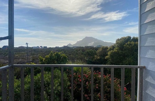 Betty's Bay Casa | Fynbos Lodge - a fynbos beach house