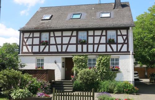 Irmenach Casa | Gästehaus Bauernstube