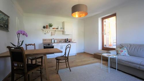 Ach Apartamento | Gästehaus Burgblick im Weinhaus Pachler