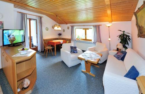 Bischofswiesen Apartamento | Gästehaus Hillebrand