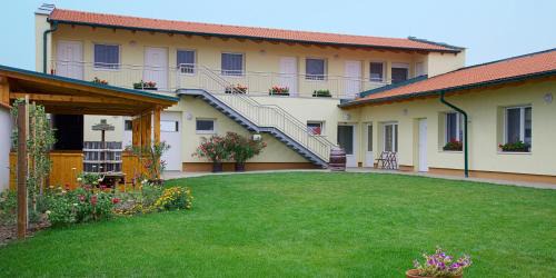 Illmitz Casa | Gästehaus Lackenblick
