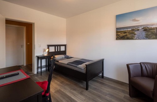 Schortens Apartamento | Gästehaus Olympia Wilhelmshaven - Moderne Einzelzimmer mit eigenem Bad für Monteure