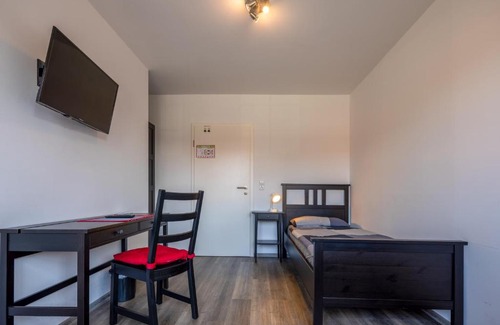 Schortens Apartamento | Gästehaus Olympia Wilhelmshaven - Moderne Einzelzimmer mit eigenem Bad für Monteure