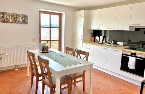 Seekirchen am Wallersee Apartamento | Gästehaus "seeblick" Helle Terrassenwohnung am Wallersee v. den Toren Salzburgs